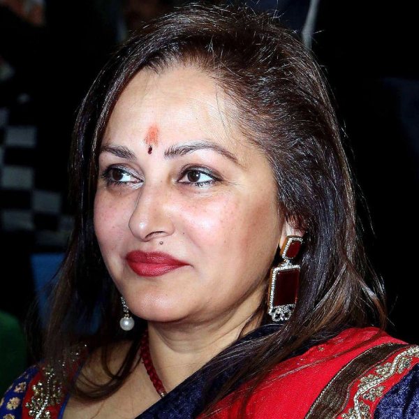 বিয়ের পর শ্রীকান্তকে জয়া জানান যে তিনি মা হতে চান।শ্রীকান্ত কিন্তু মুখ ফিরিয়ে নেন। এই সময়ে তাঁর প্রথম স্ত্রীর গর্ভে তৃতীয় সন্তান জন্ম নেয়। এই ঘটনাগুলি নিয়ে চর্চা শুরু হয়।