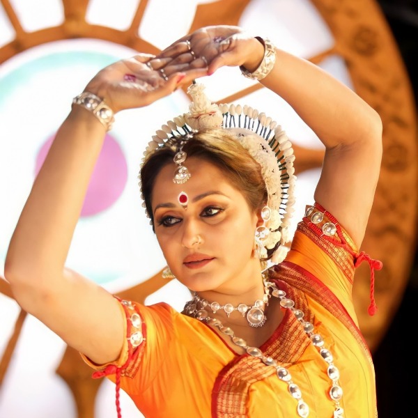 ২০১১ সালে অমর সিংহের সঙ্গে রাষ্ট্রীয় লোকমঞ্চ (আরএলএম) গঠন করেন জয়া। তবে তাতেও বেশি দিন ছিলেন না। ২০১৪ সালে রাষ্ট্রীয় লোকদল (আরএলডি)-এর সদস্য হন। তবে ওই দলের টিকিটে বিজনৌর লোকসভা কেন্দ্র থেকে পরাজিত হওয়ার পর আবারও দলবদল করেন।