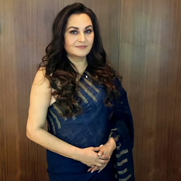 এ বার বিজেপি। ২০১৯ সালে গেরুয়া শিবিরের টিকিটে সেই রামপুর লোকসভা কেন্দ্র থেকে দাঁড়ালেও সমাজবাদী পার্টির প্রার্থী আজ়ম খানের কাছে পরাজিত হন জয়া।রাজনীতিতে যোগ দিলেও সিনেমার পর্দাকে পুরোপুরি বিদায় জানাননি। নব্বইয়ের দশক থেকে ২০১৮ সাল পর্যন্ত সিনেমায় কাজ করে গিয়েছেন জয়াপ্রদা।