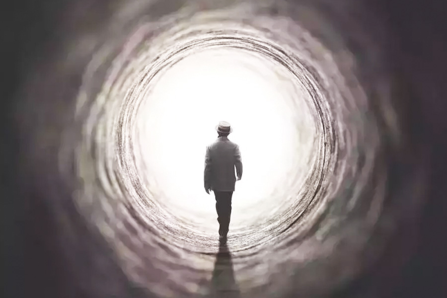 মেলের দাবির পর অনেকের ধারণা হয়, অন্য এক দুনিয়ার দুয়ার লুকিয়ে রেখেছে এলেনসবার্গের এই গহ্বর। সেখানে রয়েছে পরপারের হাতছানি। মৃত্যুর পর সেখানে অন্য জীবন শুরু হয়।