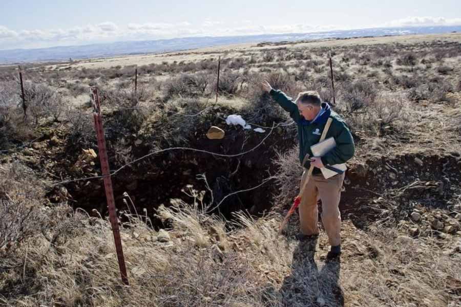 মেলের দাবি, অনেক চেষ্টা করেও গর্তটি কতটা গভীর, তা তিনি জানতে পারেননি। তিনি মেপে দেখেছেন, ৮০ হাজার ফুট পর্যন্ত গহ্বরের তল মেলেনি। এর পরেই তাঁর ধারণা হয়, এই গহ্বরের আদতে কোনও শেষ নেই।