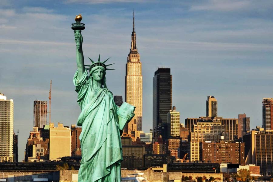 অতল গহ্বর সম্পর্কে আরও একাধিক চাঞ্চল্যকর দাবি করেছিলেন মেল। যা শুনে রীতিমতো সাড়া পড়ে গিয়েছিল। সারা শহরে, এমনকি আমেরিকার অন্যান্য প্রান্তেও চর্চার কেন্দ্রে উঠে এসেছিল ‘মেলস‌্ হোল’ বা ‘মেলের গহ্বর’।