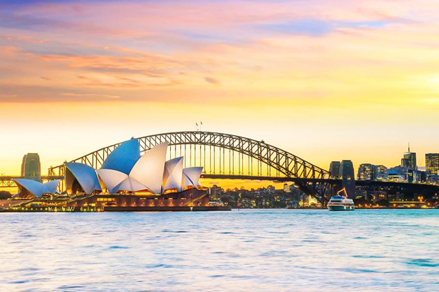 রহস্যময় গহ্বর নিয়ে মেলের দাবিকে প্রশ্রয় দেয়নি স্থানীয় প্রশাসন। অভিযোগ, তাঁর জমি অধিগ্রহণ করে নিয়েছিল সরকার। তার পর অস্ট্রেলিয়ায় পাঠিয়ে দেওয়া হয়েছিল তাঁকে।