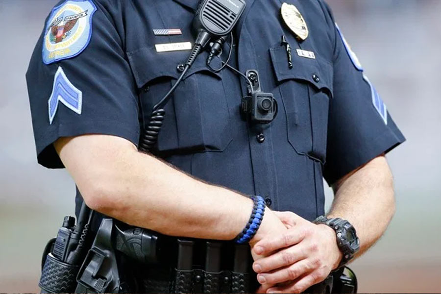 কেউ কেউ বলেন, ইচ্ছাকৃত ভাবে ‘মেলস্ হোল’ লুকিয়ে রেখেছে আমেরিকার প্রশাসন। ওই এলাকায় সাধারণের যাতায়াত নিষিদ্ধ। গহ্বরটি লোকচক্ষুর আড়ালে রাখা হয়েছে।