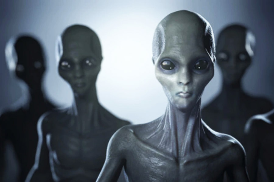 অনেকের দাবি, এই গহ্বরের আশপাশে ভিন্‌গ্রহীদের যাতায়াত রয়েছে। তা-ও জনসাধারণকে জানতে দেওয়া হয় না ইচ্ছাকৃত ভাবে।