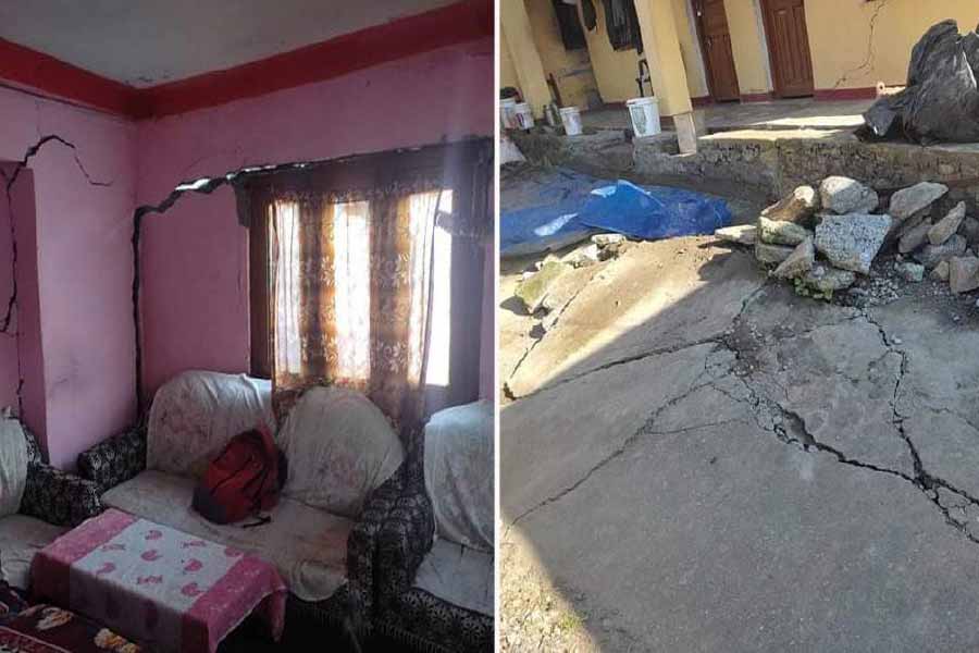 দু’টি হোটেল পুরোপুরি বন্ধ করা হয়েছে। ৬৬টি পরিবার ঘরছাড়া। প্রতিবাদে পথে নেমেছেন বহু মানুষ। কিন্তু প্রাচীন এই শহরের কেন হঠাৎ এই অবস্থা? 