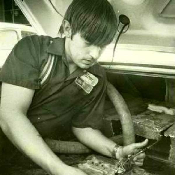 সেই গাড়িতে নিজের বানানো যন্ত্র লাগিয়ে খুব কম তেলে প্রায় ১৬০ কিলোমিটার রাস্তা অতিক্রম করেছিলেন টম।