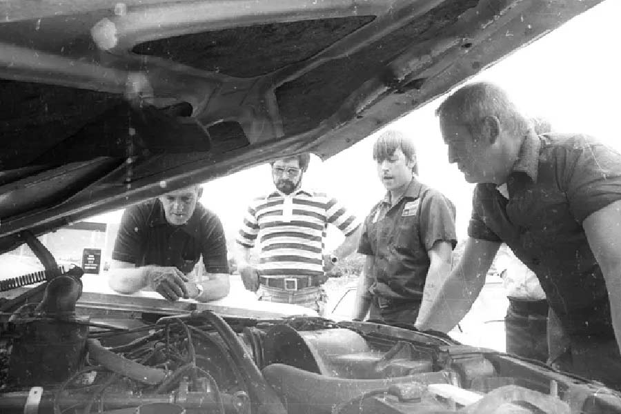 মনে করা হয়, তেল সংস্থাগুলি টমের এই আবিষ্কার ভাল ভাবে নেয়নি। কারণ এই যন্ত্র বাজারে এলে লোকসান হত তাদের।