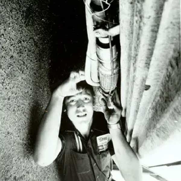 শুধু তা-ই নয়, তাঁর ওই যন্ত্র সম্পর্কে তৈরি করা নথিগুলিও নাকি রাতারাতি গায়েব হয়ে গিয়েছিল। টমকে ছাড়াই নাকি পরে সেই যন্ত্রের পরীক্ষা হয়েছিল। কিন্তু সে বার ওই যন্ত্র কাজ করেনি।