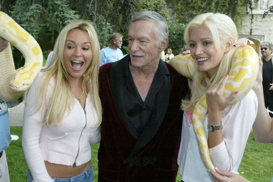 কাইলার দাবি, হেফনারের প্রাসাদে এক বিশেষ আমোদসভার আয়োজন করা হত। সেখানের নিরাপত্তারক্ষীদের হেফনারের কড়া নির্দেশ ছিল, কোনও মহিলা যদি কথা না শোনেন, তা হলে যেন তাঁকে সঙ্গে সঙ্গে ঘর থেকে বার করে দেওয়া হয়।