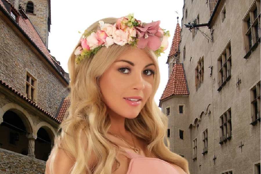 কাইলার দাবি, তিনি ১৮ থেকে ২৩ বছর বয়স পর্যন্ত প্লেবয় পত্রিকার হয়ে কাজ করেন। ২০১৮-তে তিনি একটি ওয়েবসাইটে যোগ দিয়ে মডেল হিসাবে নিজের মতো আয় করা শুরু করেন।