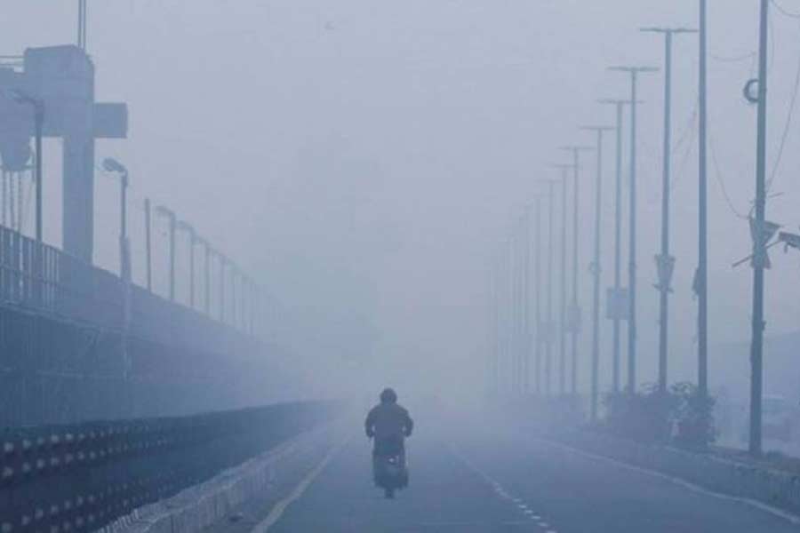 পূর্ব মেদিনীপুরের কাঁথিতে জাঁকিয়ে পড়েছে শীত। তাপমাত্রা ১০ ডিগ্রি সেলসিয়াস। হলদিয়ার সর্বনিম্ন তাপমাত্রা ১১ ডিগ্রি। দিঘায় পারদ নেমেছে ১০.৪। 