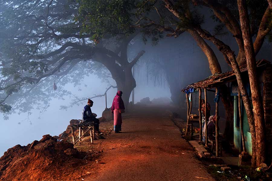শুক্রবার বালুরঘাটের সর্বনিম্ন তাপমাত্রা ১০ ডিগ্রি সেলসিয়াস। মালদায় পারদ নেমেছে ১০.৫ ডিগ্রি সেলসিয়াসে।  আবহাওয়া দফতর সূত্রে খবর, আপাতত এমনই শীতের হিমেল ভাব বহাল থাকবে।