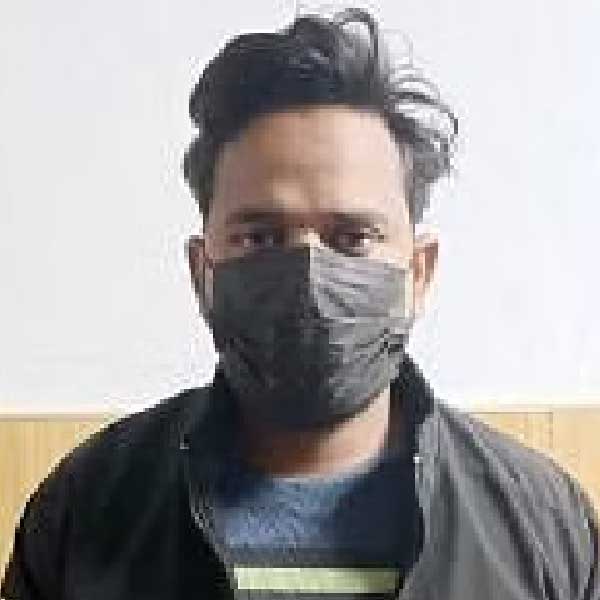 ওই পাঁচ জনকে সাহায্য করা এবং দুর্ঘটনাটি ধামাচাপা দেওয়ার অভিযোগ উঠেছে আরও ২ জনের বিরুদ্ধে। তাঁদের মধ্যে রয়েছেন গাড়ির মালিক আশুতোষও। (ছবি: কৃষাণ)