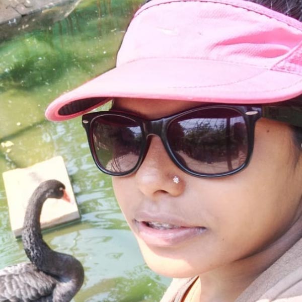 এই ঘটনার তদন্তে নেমে পুলিশ জানিয়েছিল যে, হতাশায় ভুগছিলেন নয়না। সে কারণেই আত্মঘাতী হয়েছেন তিনি। একই সঙ্গে পুলিশের তরফে দাবি করা হয়েছিল, নয়না মধুমেহ রোগে আক্রান্ত ছিলেন। ঘরের মধ্যেই সংজ্ঞাহীন হয়ে পড়েছিলেন। কিন্তু মৃত্যুর কিনারা করতে সে ভাবে জুতসই তথ্যপ্রমাণ পেশ করতে পারেনি পুলিশ। 