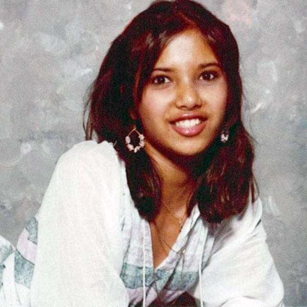 ছোটবেলায় ‘ধর্ষিত’ হয়েছিলেন অভিনেত্রী। ১৬ বছর বয়সে তাঁর থেকে বয়সে অনেক বড় প্রেমিক তাঁকে ধর্ষণ করে বলে অভিযোগ। পদ্মালক্ষ্মীর দাবি, সে কথা বহু দিন কাউকে জানাননি। কারণ আরও কম বয়সে এক আত্মীয়ের যৌন নির্যাতনের শিকার হওয়ার কথা বাড়িতে বলায় তাঁর বাবা-মা তাঁকে অন্যত্র পাঠিয়ে দিয়েছিলেন।