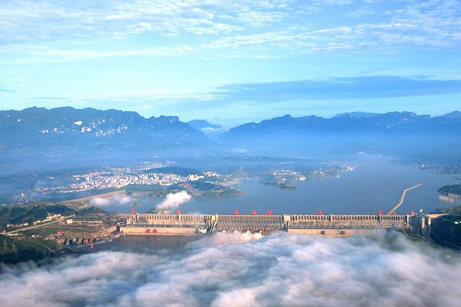 নাসার বিজ্ঞানীদের দাবি, এই বাঁধের ফলে পৃথিবীর মাঝের অংশ সামান্য স্ফীত এবং দুই মেরু অঞ্চল চেপে গিয়েছে। 