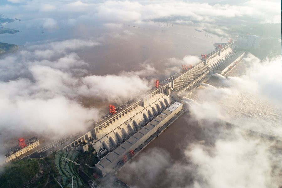 থ্রি গর্জেস বাঁধের জন্য দিনের দৈর্ঘ্য ০.০৬ মাইক্রোসেকেন্ড বৃদ্ধি পেয়েছে। যদিও এই সামান্য পরিবর্তন সাধারণ মানুষর নজরে পড়ে না।