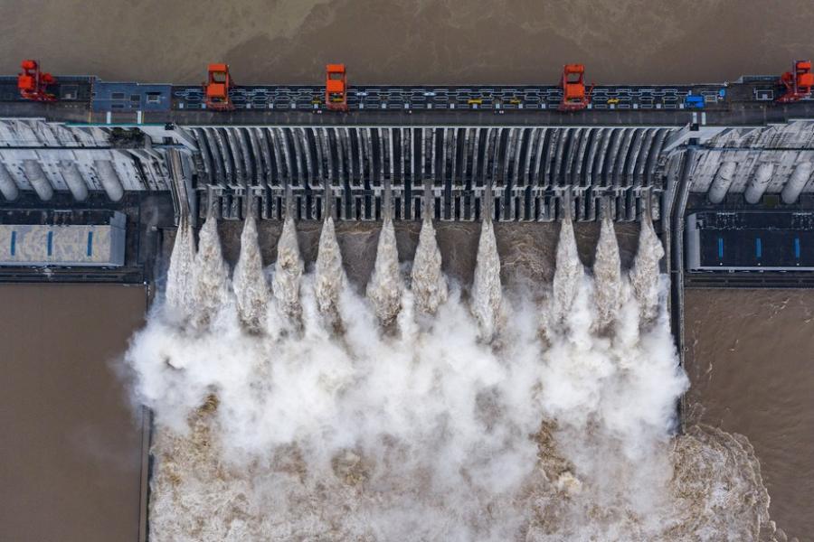 থ্রি গর্জেস বাঁধ এমন ভাবে তৈরি করা হয়েছে যাতে প্রাকৃতিক বিপর্যয়ের প্রভাবেও ক্ষতিগ্রস্ত না হয়। এই জলবিদ্যুৎ প্রকল্পটি চাক্ষুষ করতে দেশ-বিদেশের বিভিন্ন প্রান্ত থেকে পর্যটকেরা আসেন।