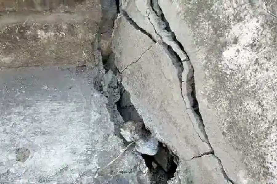 তবে মানুষের কর্মকাণ্ডের পাশাপাশি শহরের বর্তমান পরিস্থিতির জন্য জলবায়ু পরিবর্তনকেও দায়ী করেছেন স্থানীয়রা।