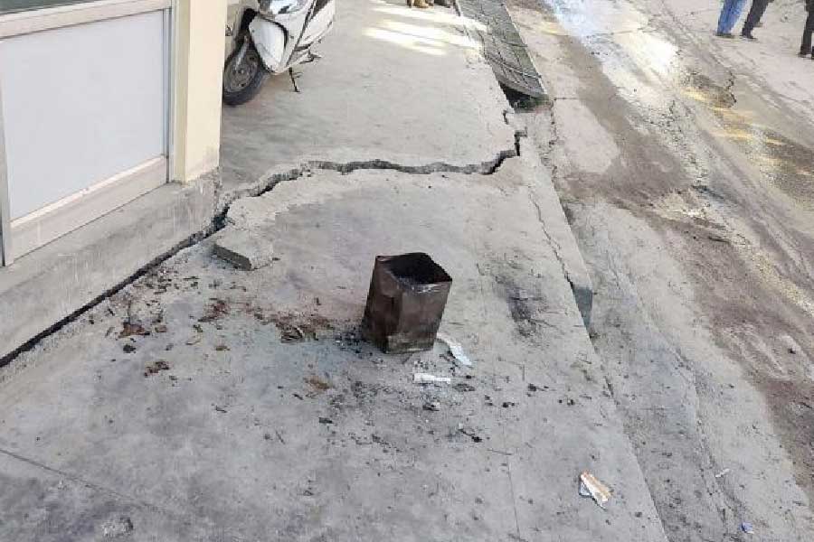 উত্তরাখণ্ডের ২,৬০০ মিটার উচ্চতায় অবস্থিত জনপ্রিয় হিল স্টেশন জোশীমঠ। প্রশ্ন উঠছে জোশীমঠ ধ্বংস হয়ে গেলে এই সব অঞ্চলে ট্রেকিংয়ে যাওয়ার কী হবে, তা নিয়েও।