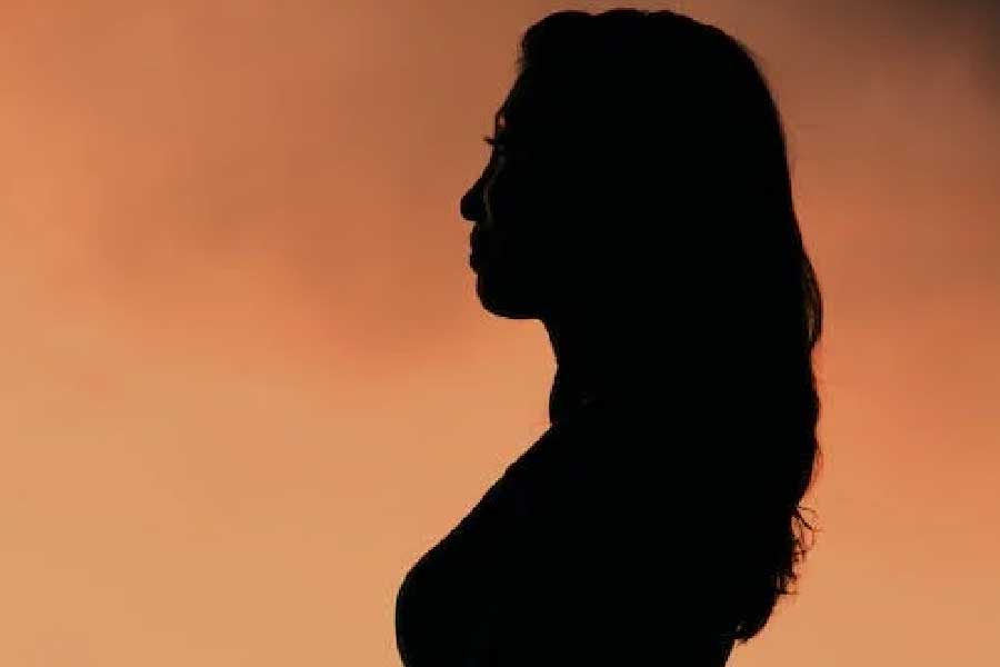 মারিয়ানা নামের ওই তরুণী জানিয়েছেন,  ইন্টারভিউ দিতে আসা এক তরুণী ৭টি ভাষা জানতেন। অথচ ইন্টারভিউতে পাশ করতে পারেননি তিনি। কারণ, তাঁর ভ্রুতে ছোট দাগ ছিল। ওই তরুণীকে মুখের উপর বলা হয় যে, দাগ থাকায় তাঁকে চাকরিতে নেওয়া হবে না। সেই সঙ্গে এ-ও বলা হয় যে, ৭টি ভাষা জানাটা কোনও মাপকাঠি নয়। 