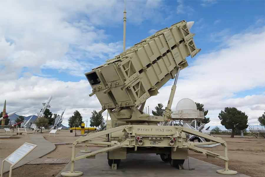 ওই বিবৃতিতে বলা হয়েছে, ‘‘ডিসেম্বরের শেষ দিকে ইউক্রেনকে প্যাট্রিয়ট ক্ষেপণাস্ত্র দেওয়ার কথা জানিয়েছিল আমেরিকা। আমেরিকার মতো ইউক্রেনকে প্যাট্রিয়ট দেবে জার্মানিও।’’