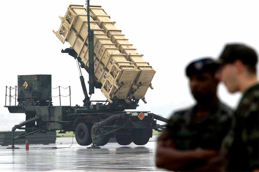 এক-একটি প্যাট্রিয়ট সিস্টেমের খরচও চোখ কপালে তোলার মতো। আমেরিকার সেন্টার ফর স্ট্র্যাটেজ়িক অ্যান্ড ইন্টারন্যাশনাল স্টাডিজ় জানিয়েছে, প্যাট্রিয়টের একটি নতুন ব্যাটারির দাম ১০০ কোটি ডলারেরও বেশি। এর সঙ্গে রয়েছে ৪০ কোটি ডলার মূল্যের সিস্টেম এবং ৬৯ কোটি ডলারের ক্ষেপণাস্ত্র। যা ব্যাটারির মধ্যে থাকে।