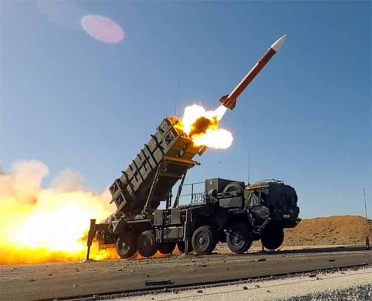 রয়টার্স জানিয়েছে, এখনও পর্যন্ত ইউক্রেনীয়দের এক জোড়া ‘ন্যাশনাল অ্যাডভান্সড সারফেস-টু-এয়ার মিসাইল সিস্টেমস’ (নাসামস) দিয়ে সাহায্য করেছে আমেরিকা। প্যাট্রিয়ট হাতে এলে স্বাভাবিক ভাবেই ইউক্রেনীয়দের ক্ষমতা বাড়বে।