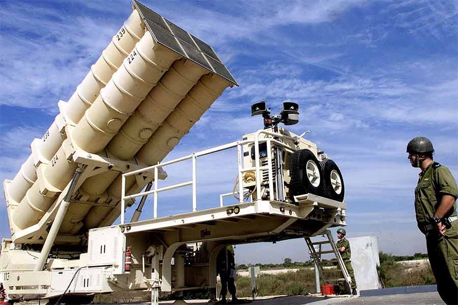 বিশ্বে একমাত্র আমেরিকার কাছেই যে এই অত্যাধুনিক অস্ত্র রয়েছে, তা অবশ্য নয়। রয়টার্সের দাবি, এই মুহূর্তে বিশ্বের ১৮টি দেশের কাছে প্যাট্রিয়ট রয়েছে। মধ্য প্রাচ্যের দেশগুলিতে ইরানের আক্রমণের আশঙ্কায় নাকি প্যাট্রিয়টের চাহিদা তুঙ্গে উঠেছে।