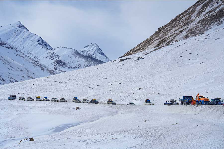 লাদাখে এবং লেহর পরিস্থিতি ভয়াবহ। বছরের শুরুতেই লাদাখের জাস্করের পাদুমে তাপমাত্রা পৌঁছেছিল হিমাঙ্কের ২৫ ডিগ্রি সেলসিয়াসের নীচে। লাদাখে তাপমাত্রা হিমাঙ্কের ৮-১০ ডিগ্রি নীচে ঘোরাফেরা করছে।