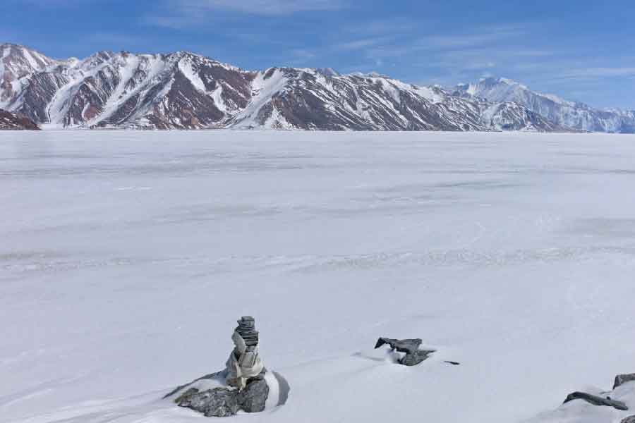 দ্রাসে তাপমাত্রা পৌঁছেছে হিমাঙ্কের ২০ ডিগ্রি নীচে। কার্গিলে হিমাঙ্কের ১৭ ডিগ্রি নীচে এবং লেহতে সর্বনিম্ন তাপমাত্রা পৌঁছেছে হিমাঙ্কের ১৪ ডিগ্রি সেলসিয়াসের নীচে। 