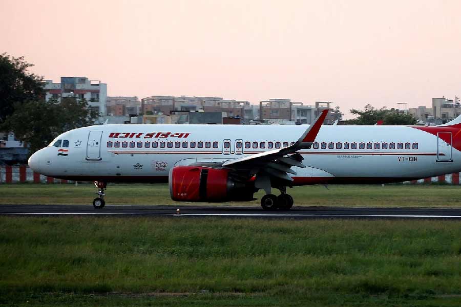 অ্যান্টন জানিয়েছেন, আন্টার্কটিকা অভিযানে গিয়ে মিষ্টি জলের হ্রদে সেই স্কুইডটিকে খুঁজে পেয়েছিলেন তাঁরা। বরফঢাকা হ্রদে প্রায় দু’মাইল গভীরে মিলেছিল সেই জীব। 