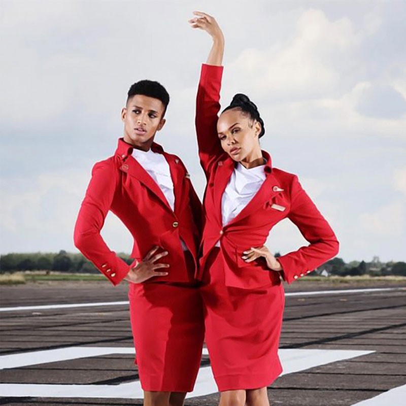 পোশাক পরিকল্পক ডেম ভিভিয়ান ওয়েস্টউড ওই প্রসঙ্গে বলেছেন যে, ‘‘বিমানকর্মীদের লিঙ্গ পরিচয় প্রকাশ করার কোনও দরকার নেই। যে ধরনের পোশাকে তাঁরা নিজেদের তুলে ধরতে স্বচ্ছন্দবোধ করবে, সেই ধরনের পোশাকই তাঁরা পরবেন।’’