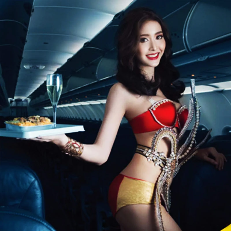 ভিয়েটজেট সংস্থার ডেপুটি ডিরেক্টর জে এল লিঙ্গেশ্বর এই প্রসঙ্গে জানিয়েছিলেন যে, বিশেষ অনুষ্ঠান উপলক্ষে মহিলা বিমানকর্মীদের বিকিনি পরার নির্দেশ দেওয়া হয়েছিল। 