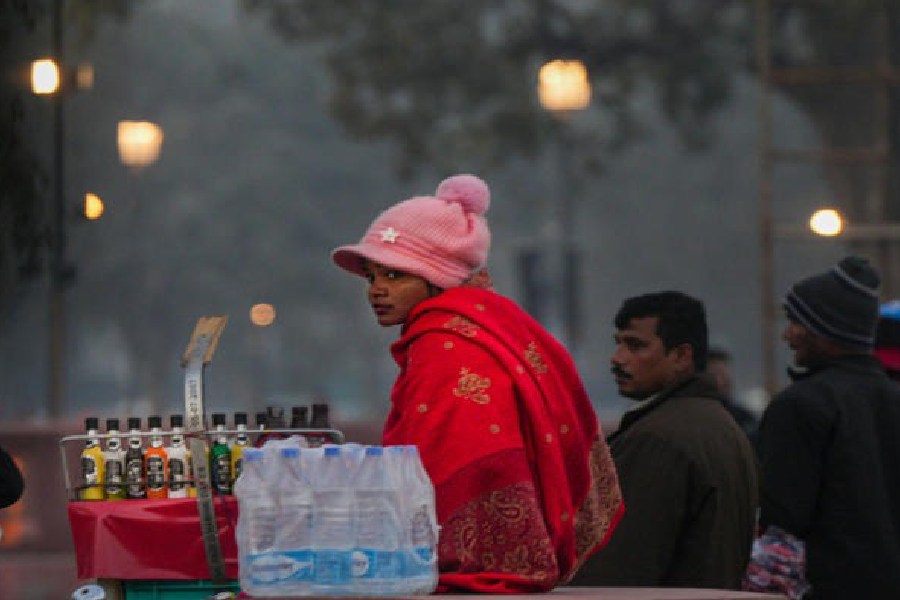 আগামী কয়েক দিনে রাজ্যের বেশ কিছু জেলায় শৈত্যপ্রবাহের পূর্বাভাস দিয়েছে হাওয়া অফিস। পুরুলিয়া, পশ্চিম মেদিনীপুর, উত্তর দিনাজপুর, দক্ষিণ দিনাজপুর এবং মালদহে হতে পারে শৈত্যপ্রবাহ।