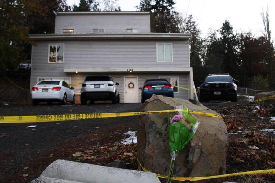 মাঝরাতে ইথানের সঙ্গে পার্টিতে গিয়েছিলেন জ়ানা। আরও ৫ জন মেয়ের সঙ্গে একটি তিন তলা বাড়িতে থাকতেন তিনি। পার্টি শেষে প্রেমিক ইথানকে নিয়ে ওই বাড়িতেই যান তিনি।