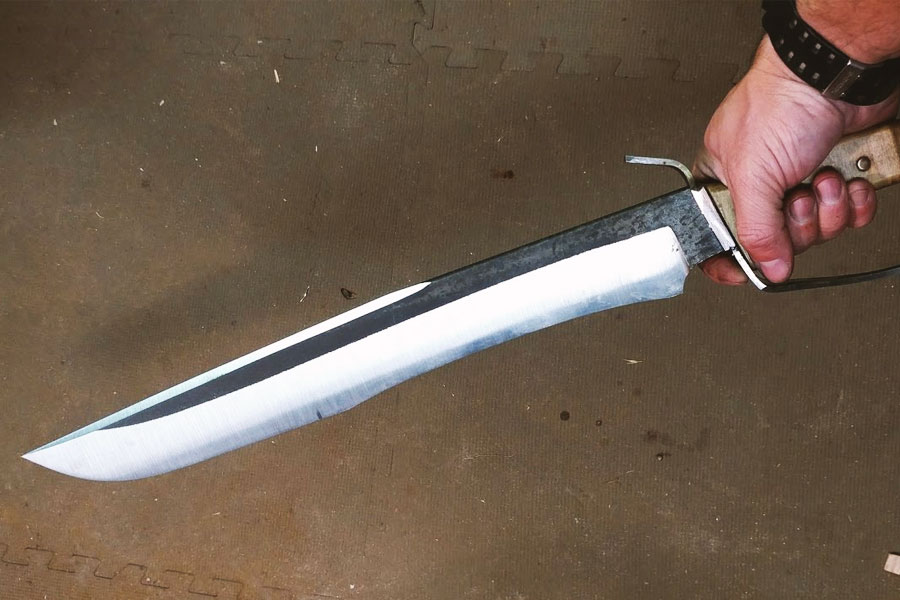 দোতলা এবং তিন তলার ঘরেই ছিলেন ওই ৪ পড়ুয়া। একটি বড় মাপের ছুরি নিয়ে এক এক করে ৪ জনকে হত্যা করেন ব্রায়ান। তার পর দোতলা দিয়েই বাইরে বেরিয়ে যান তিনি।