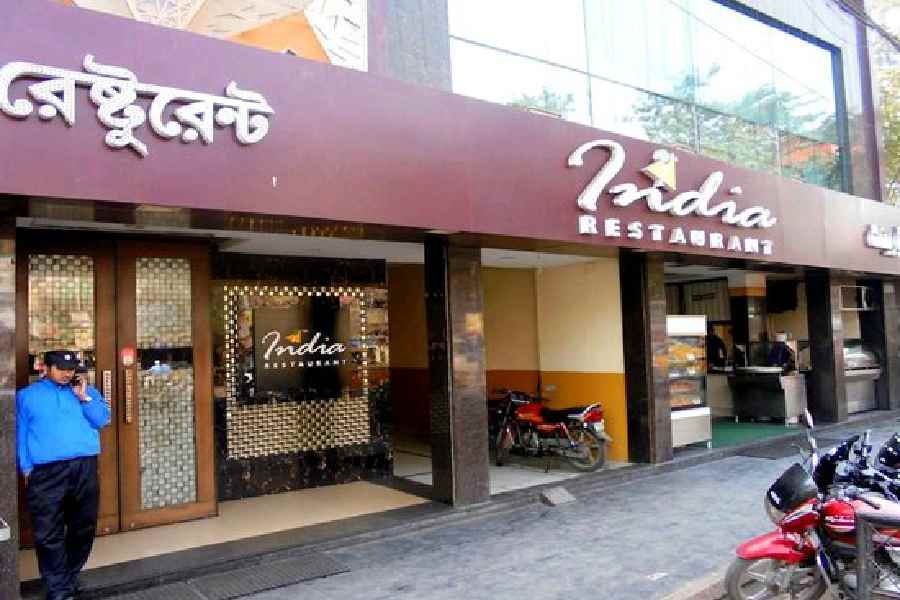 রাত দুটোর সময়েও এখানে এলে পাতে পড়বে গরম গরম বিরিয়ানি।