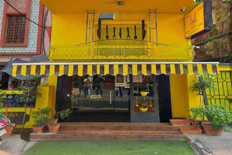 কলকাতার দক্ষিণে যাঁরা থাকেন, রাতে খিদে পেলে আসতেই পারেন হন্ডোসে।