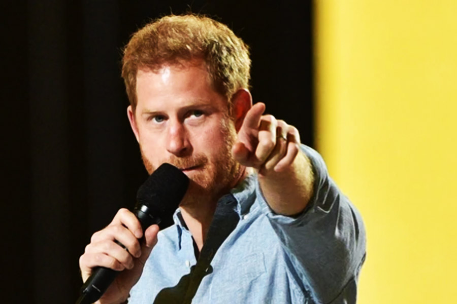 রাজনৈতিক ভাষ্যের পাশাপাশি চর্চা শুরু হয়েছে হ্যারির কৈশোর থেকে যৌবনে উত্তীর্ণ হওয়ার সময় করা বিভিন্ন কাজ নিয়েও। ফাঁস হওয়া অংশে হ্যারির স্বীকারোক্তি বলছে তিনি কৌমার্য হারান ১৭ বছর বয়সে। এমনকি কলেজে পড়ার সময় সেবন করতেন মাদকও। 