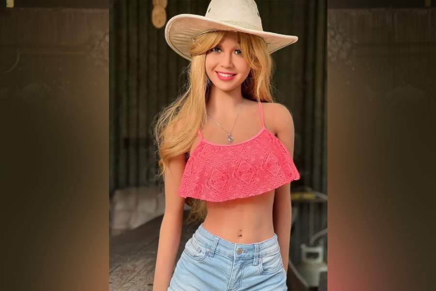 করিনার ছবি ইনস্টাগ্রামে ভাগ করে অনুরাগীর সংখ্যা বাড়াচ্ছেন রড।