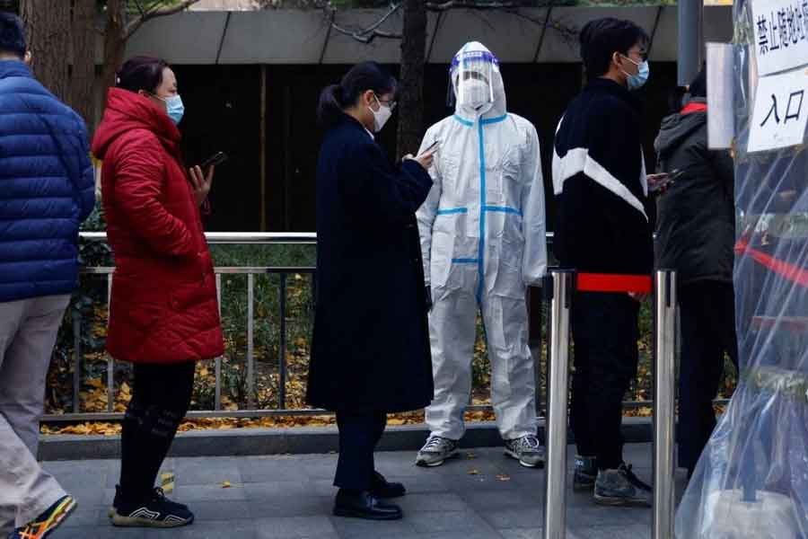 শাদলী জানান, চিনে পৌঁছতেই আবদুল্লাকে এক সপ্তাহ নিভৃতবাসে থাকতে হয়েছিল। নিভৃতবাস থেকে মুক্তি পাওয়ার পর ১৫ ঘণ্টা সফর করে ইউনিভার্সিটি পৌঁছয় পুত্র। সেখানেও তাঁকে নিভৃতবাসে থাকতে হয়। তার পর হস্টেলে যান আবদুল্লা। 