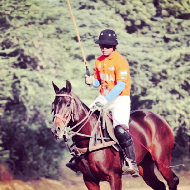 পোলো খেলতে খুবই ভালবাসেন শিখর। ভারতের প্রতিনিধি হিসাবে আন্তর্জাতিক স্তরে পোলো খেলায় অংশগ্রহণ করেছেন তিনি। রয়্যাল জয়পুরের পোলো দলের সদস্য শিখর। ২০১৩ সালে লন্ডনের বার্কশায়ার পোলো ক্লাবে ভারতের প্রতিনিধিত্ব করেছেন তিনি।