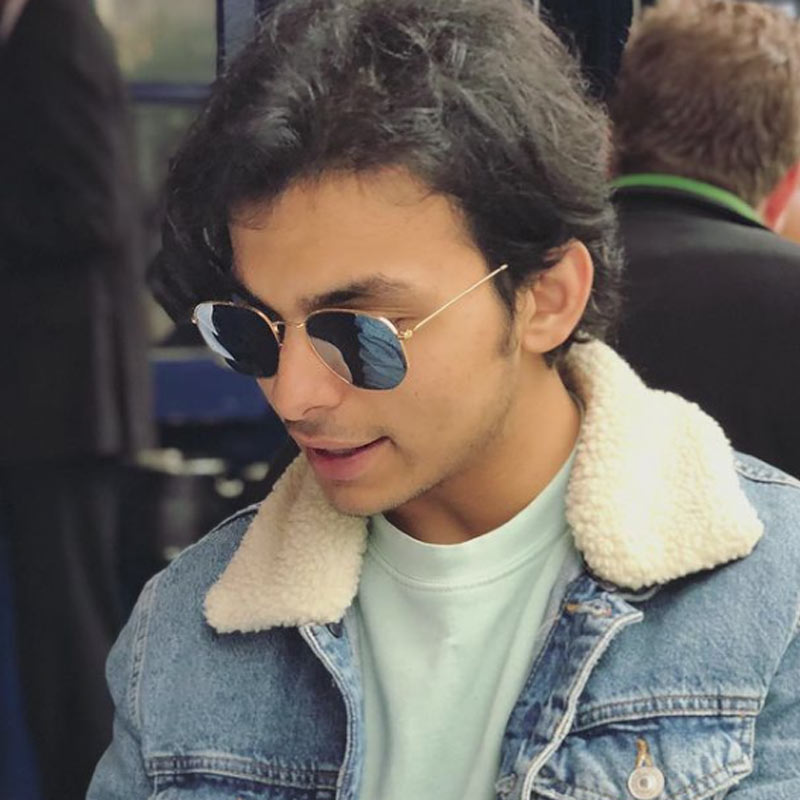 পোলো খেলার পাশাপাশি সমাজসেবার সঙ্গেও যুক্ত শিখর। মহিলাদের উন্নয়ন নিয়ে বহু কাজ করেছেন তিনি। মহারাষ্ট্রের গ্রামীণ এলাকায় পিছিয়ে পড়া শিশুদের উন্নতির জন্য কাজ করেছেন শিখর।