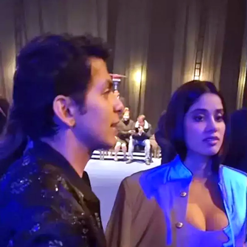 অনেকের অনুমান, মুকেশ অম্বানীর কন্যা ইশার বিয়ে উপলক্ষে ইটালি গিয়েছিলেন জাহ্নবী। সেই যাত্রায় অভিনেত্রীর সঙ্গী ছিলেন শিখর। শিখর ইনস্টাগ্রামে যে ছবি পোস্ট করেছিলেন সেই ছবিতে নাকি শিখরের পাশে ছিলেন জাহ্নবী। এই ছবি নিয়ে আবার জলঘোলা শুরু হলে শিখর সেই ছবি সমাজমাধ্যম থেকে সরিয়ে দেন।