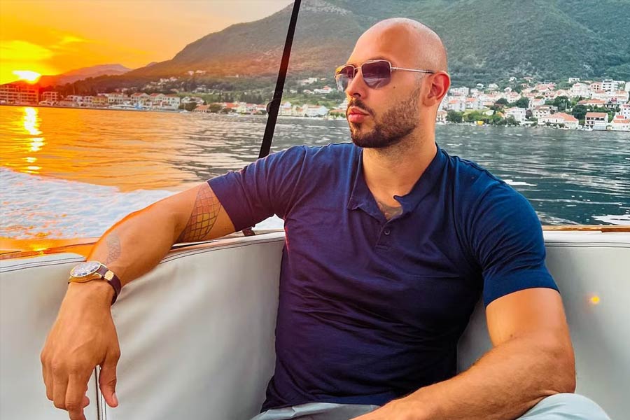 অনুষ্ঠান থেকে বাদ পড়লেও নিজের ওই আচরণকে মূলধন করেই নেটমাধ্যমে আত্মপ্রচার শুরু করেন টেট। বাড়তে থাকে অনুরাগীর সংখ্যা। ফেসবুক এবং ইনস্টাগ্রামে তাঁর ৪৭ লক্ষেরও বেশি অনুরাগী তৈরি হয়।