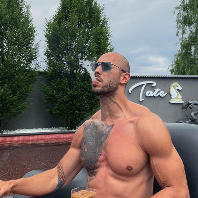 খেলার সূত্রেই টেট নিয়মিত শরীরচর্চা করতেন। নিজের সুঠাম শরীর নিয়েও গর্বের শেষ ছিল না টেটের। খালি গায়ে ইনস্টাগ্রাম, ফেসবুক কিংবা টুইটারে ছবি দিতেন তিনি। সেই ছবিতে হাজারে হাজারে লাইক পড়ত।