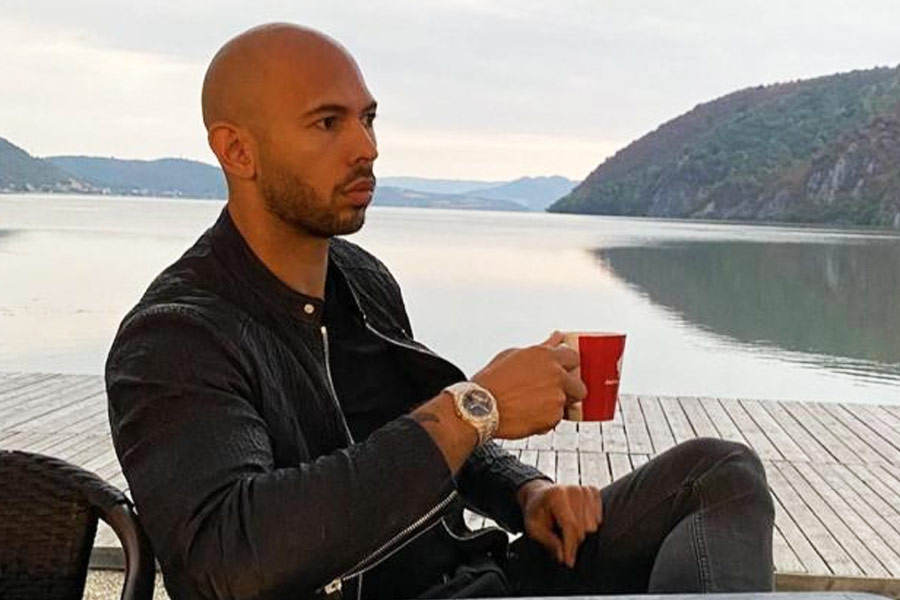 ২৭ ডিসেম্বর অ্যান্ড্রু টেট পরিবেশকর্মী গ্রেটা থুনবার্গের উদ্দেশে কটাক্ষ করে একটি টুইট করেন। তার কড়া জবাব দেন গ্রেটা। গ্রেটার সেই টুইট ভাইরাল হয়ে যায়। টেটকে যোগ্য জবাব দিয়েছেন বলে অনেকেই তারিফ করেন গ্রেটার।