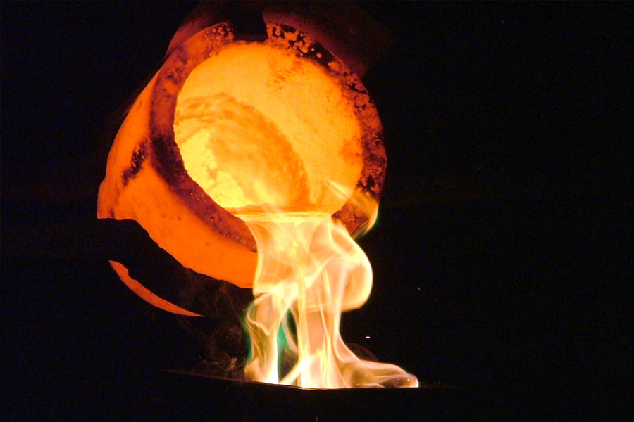 যেমন ইচ্ছা তেমন কাজ। ভ্যালেরিয়ানের গলায় ফুটন্ত সোনা ঢেলে দেওয়ার নির্দেশ দিলেন শোপার। তার পর মৃতদেহের ভিতর থেকে যাবতীয় প্রত্যঙ্গ বার করে তার বদলে খড় দিয়ে ভরাট করে দেওয়া হল। রাজার নির্দেশে পারস্যের এক মন্দিরের সামনে বহুদিন ভ্যালেরিয়ানের দেহ ঝুলিয়ে রাখা ছিল।